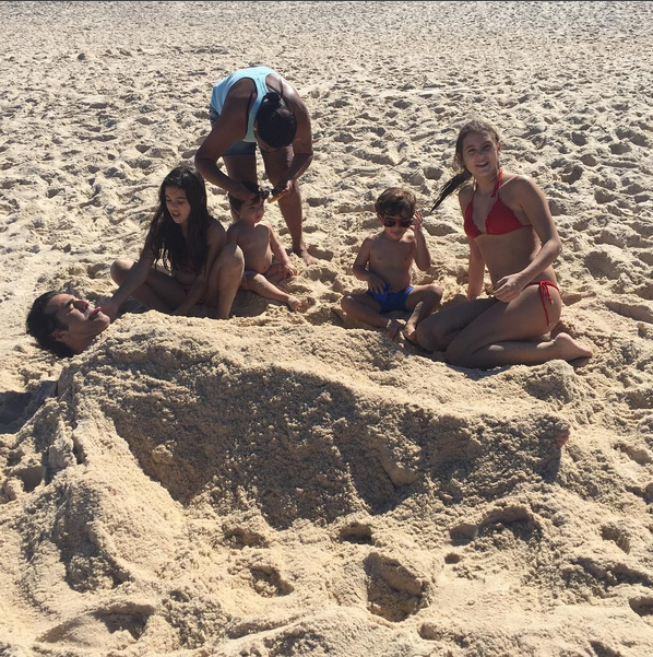 Luciano Szafir curte praia em família (Foto: Reprodução/Instagram)