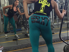 Gracyanne Barbosa malha com calça escrito 'sexy' no bumbum