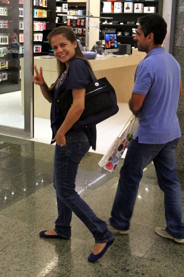 Nívea Stelmann no shopping (Foto: Marcus Pavão / AgNews)