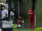 Fernanda Lima se veste de Mulher-Maravilha no aniversário dos filhos