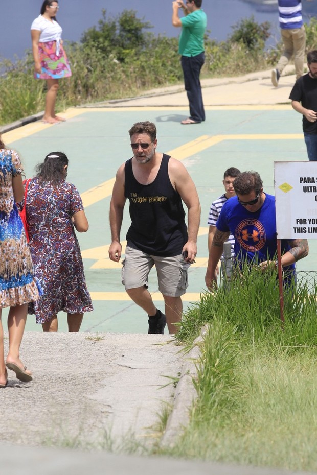 Russell Crowe no mirante Dona Marta no RJ (Foto: Delson Silva e Gabriel Reis/AgNews)