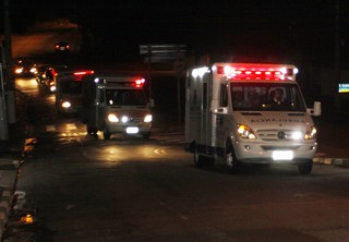 Ambulâncias de Luciano Huck e Angélica chegam a hospital em São Paulo (Foto: Celso Tavares/ EGO)