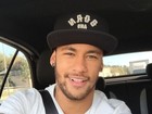 Após goleada em amistoso, Neymar exibe sorrisão em selfie no carro