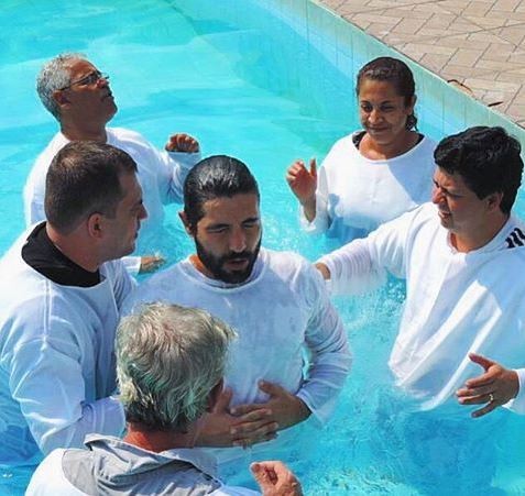 Sandro Pedroso é batizado (Foto: Reprodução do Instagram)