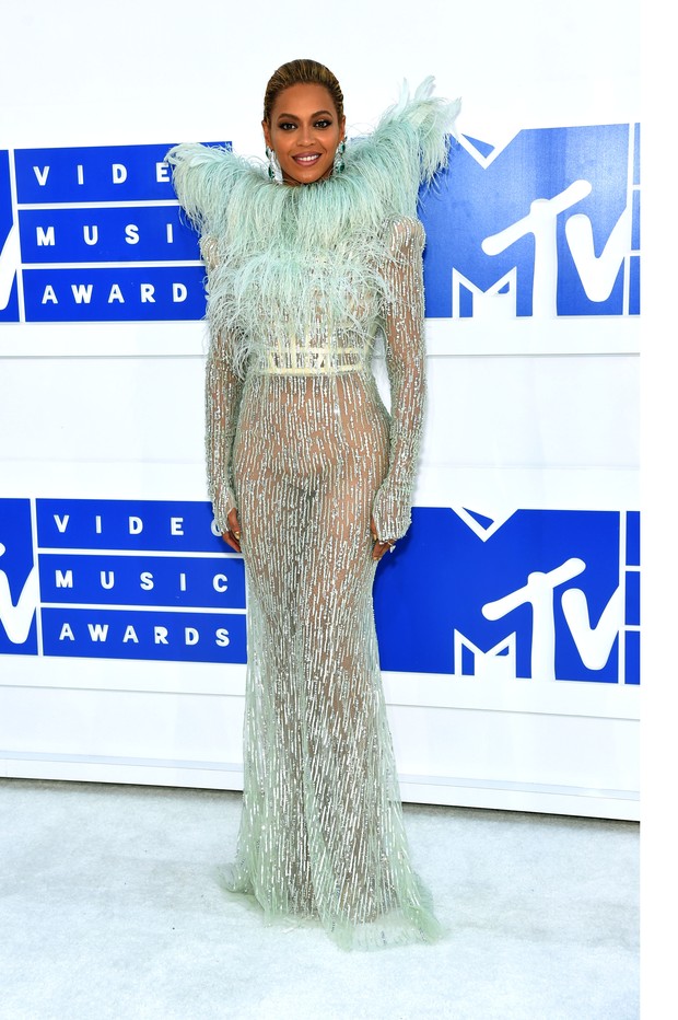 Beyonce brilha no tepete vermelho o VMA 2016 da MTV  (Foto: Getty Image)