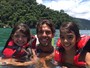 Kaká posa todo sorridente com os filhos durante férias