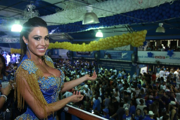 Gracyanne Barbosa na quadra da Portela na Zona Norte do Rio (Foto: Daniel Pinheiro/ Ag. News)