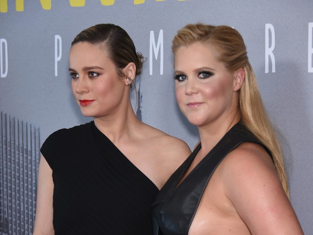 Brie Larson e Amy Schumer em première em Nova York, nos Estados Unidos (Foto: Dimitrios Kambouris/ Getty Images/ AFP)