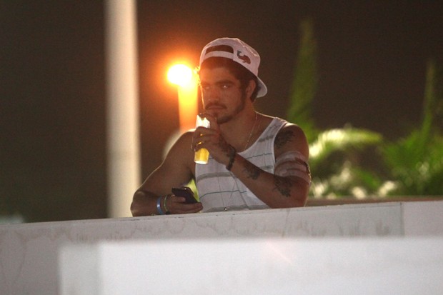 Caio Castro assiste Iron Maden sozinho em camarote vip no Rock in Rio (Foto: Iwi Onodera/EGO)