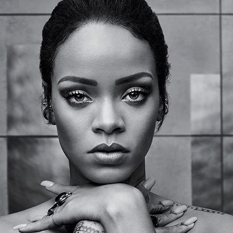 Rihanna em ensaio da The NYTimes Style Magazine (Foto: Reprodução/Instagram/Craig McDean )