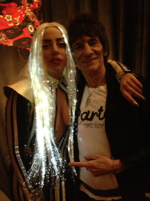 Ronnie Wood e Lady Gaga (Foto: Reprodução/ Twitter)