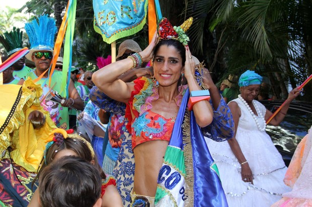 Cynthia Howlett em bloco de carnaval no Rio (Foto: Alex Palarea / AgNews)