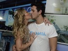 Sabrina Sato troca beijos com namorado na quadra da Vila Isabel