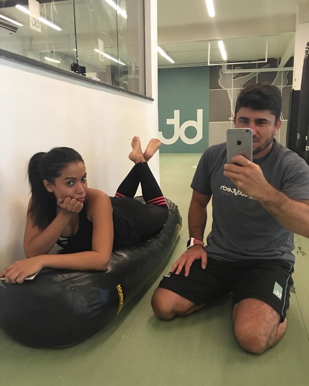 Anitta com o personal trainer (Foto: Instagram / Reprodução)