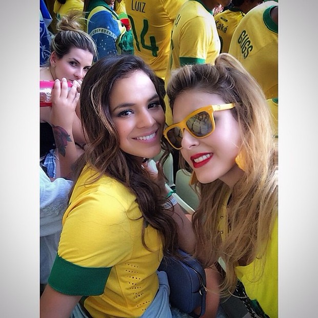 Bruna Marquezine no estádio (Foto: Instagram / Reprodução)