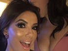 Katy Perry chama atenção por decote em selfie com Eva Longoria