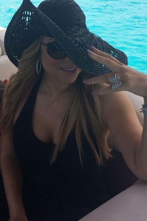 Mariah Carey se diverte nas Bahamas (Foto: Twitter/ Reprodução)