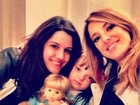Ticiane Pinheiro posta foto da filha com uma boneca: 'Olha que fofas!'