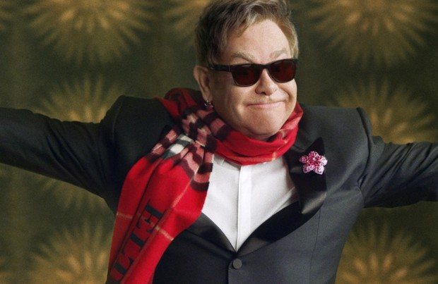 Elton John na campanha da Burberry (Foto: Divulgação)