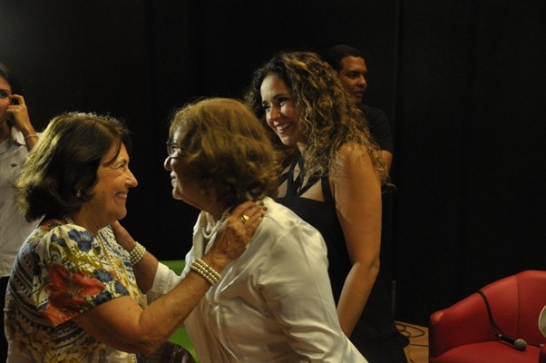 Daniela Mercury e Malu Verçosa com as mães (Foto: Genilson Coutinho / Divulgação)