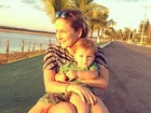 Claudia Leitte curte pôr-do-sol com o filho caçula