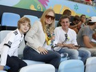 Angélica e  Huck levam os filhos ao Maracanã com Ashton Kutcher 