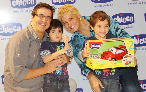 Suzy Rêgo e familia (Foto: Thiago Duran / Agnews)