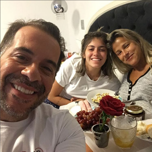 Leandro Hassum com a mulher, Kaká, e a filha, Pietra (Foto: Reprodução/Instagram)