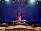 Carol Magalhães posta foto no alto do trapézio: 'Não queria descer!'
