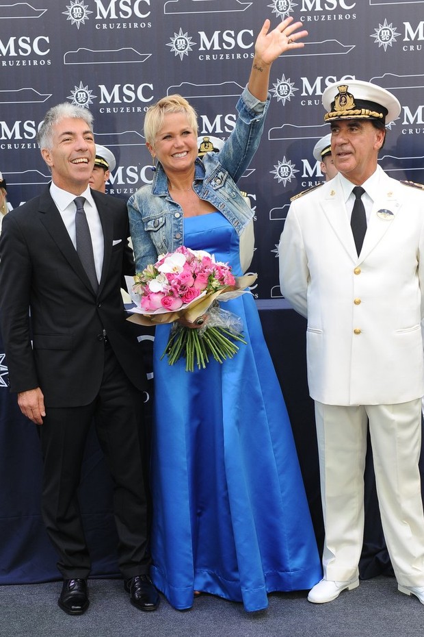Xuxa inaugura festa em navio (Foto: Francisco Cepeda / AgNews)