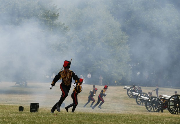 Tiros de canhão (Foto: Reuters/ Agência)
