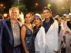 Glória Pires desfila com a família na Portela, no Rio
