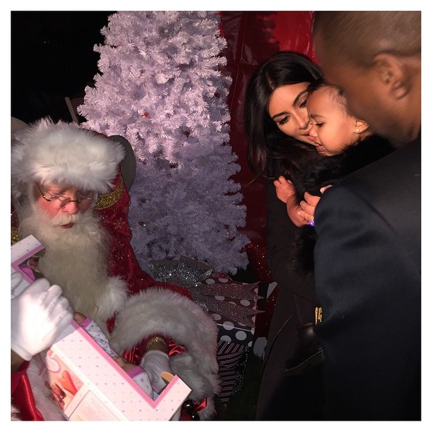 Kim Kardashian e Kanye West com North (Foto: Reprodução/Instagram)