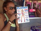 Mel B acha 'Playboy' antiga de Geri Halliwell e brinca com amiga