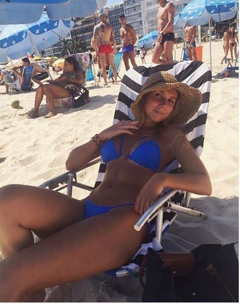 Carol Portaluppi curte dia na praia (Foto: reprodução/Instagram)
