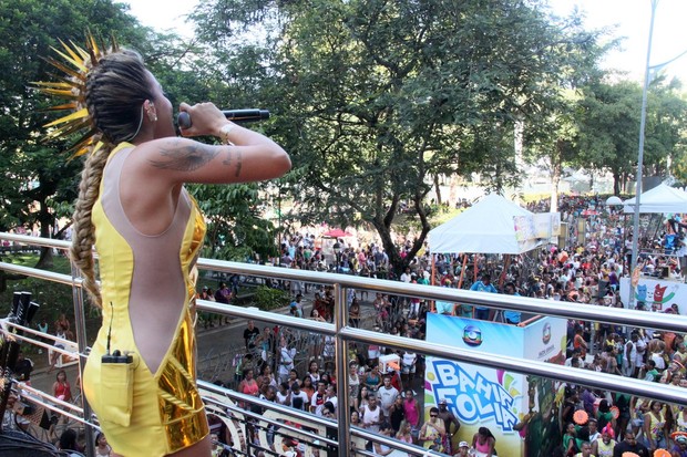 Alinne Rosa se apresenta com o Cheiro de Amor em Salvador (Foto: Fabio Martins e Gabriel Rangel / AgNews)