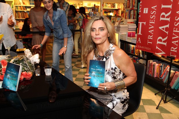 Bruna Lombardi lança livro no Rio (Foto: Anderson Borde/AG News)