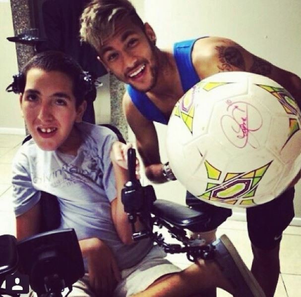 Neymar realizando o sonho de fã (Foto: Instagram / Reprodução)