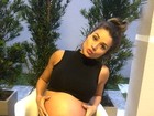 Aryane Steinkopf  mostra barrigão de grávida: ' Altos chutes agora'