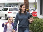 Jennifer Garner faz compras de Natal com a filha mais velha