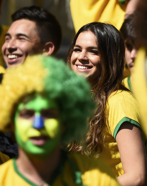 Bruna Marquezine torcendo pelo Brasil no Mineirão (Foto: Agência Reuters)