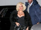 Lady Gaga encarna a 'Marilyn periguete' e sai decotadíssima em NY