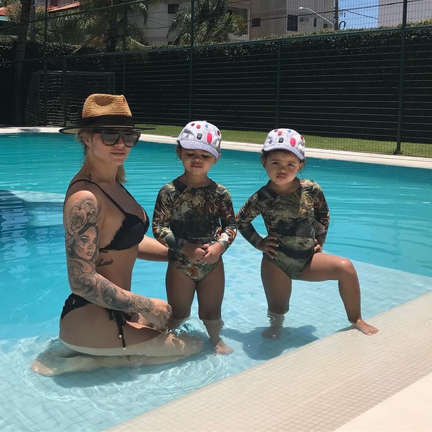 Dani Souza com os filhos (Foto: Reprodução/Instagram)