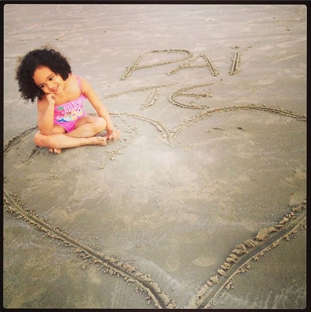 Luciele Di Camargo posta foto da filha (Foto: Instagram/Reprodução)