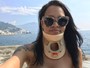 Ariadna Arantes mergulha no mar com colar cervical: 'Não vai me vencer'