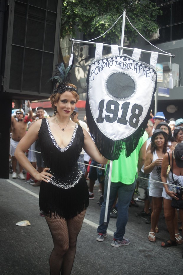 Leandra Leal no Bloco da Bola Preta no Centro do Rio de Janeiro (Foto: Vinicius Eduardo/AgNews)