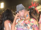 Gaby Amarantos beija muito em camarote na Sapucaí, no Rio