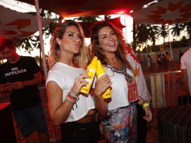 Giovanna Ewbank e Fernanda Paes Leme em festa em Porto de Galinhas, Pernambuco (Foto: Felipe Panfili/ Ag. News)