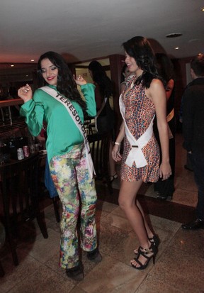 andidatas ao Miss Universo em restaurante no Rio (Foto: Isac Luz/ EGO)