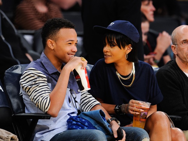 Rihanna com o irmão (Foto: Noel Vasquez/Getty Images)